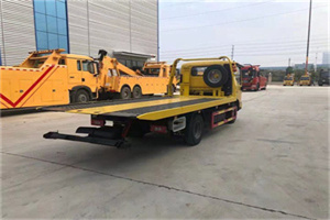 昂仁非事故拖车